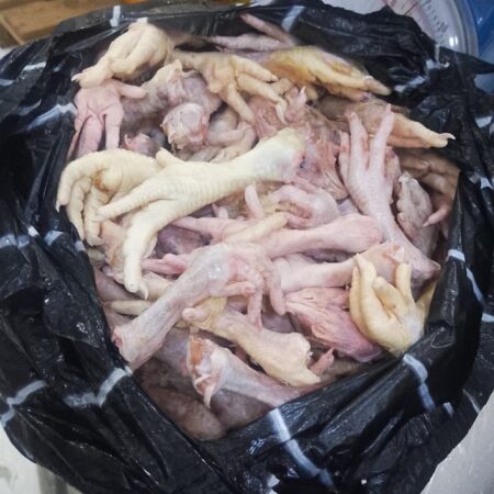 Chicken feet and head